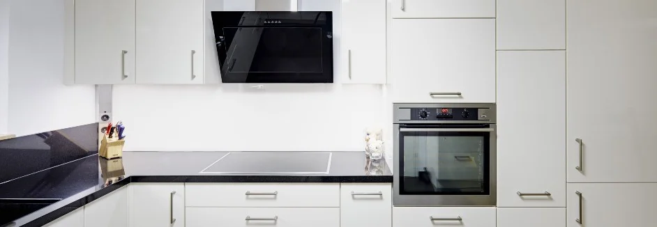 Moderne Küche mit Einbaugeräten